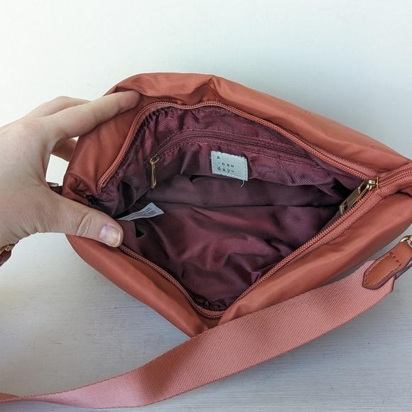 A New Day Puffer Coral Rose Messenger Crossbody Bag Purse - Picture 8 of 10